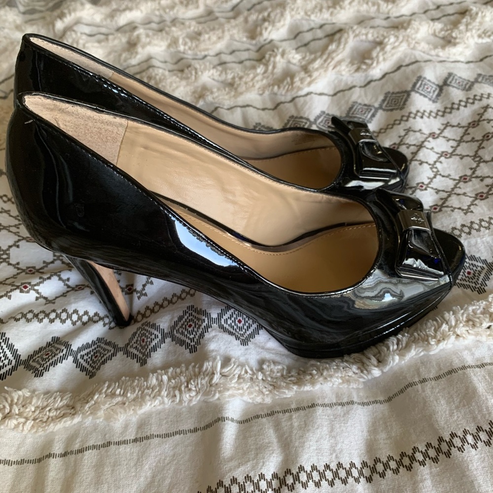 Antonio Melani peep toe w bow heels